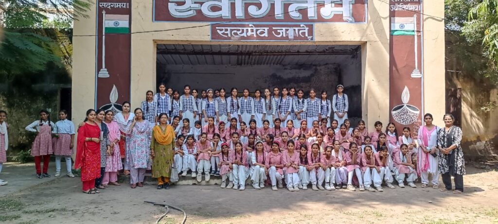 e15dd687-1639-4872-9768-40f78ff2f50e