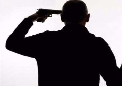 shoots-himself_1463897113 (1)