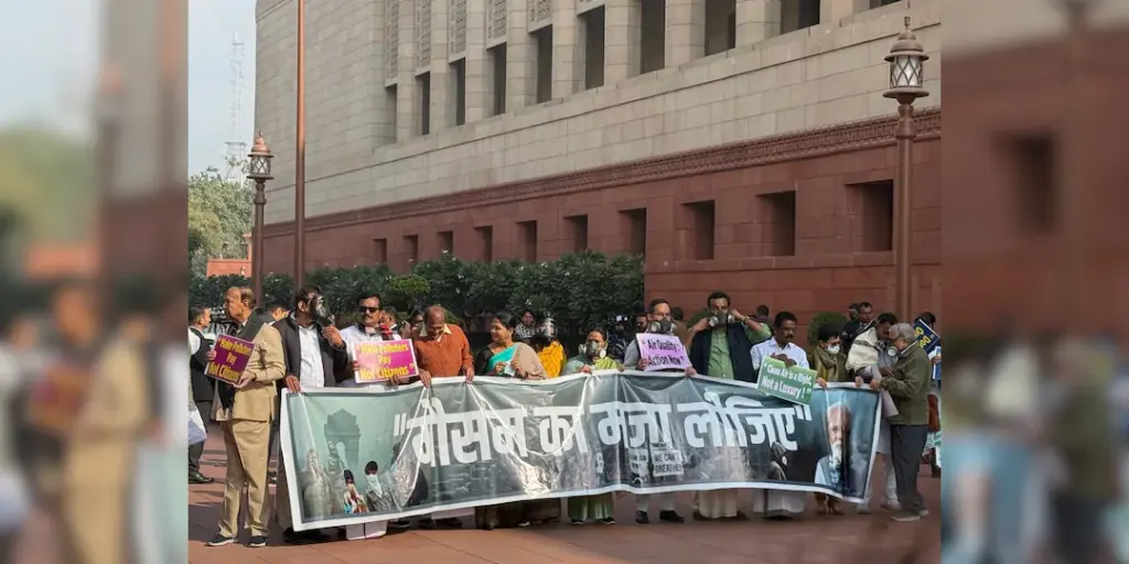 9q58su08_parliament-winter-session-live_625x300_04_December_25