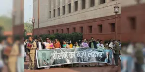 9q58su08_parliament-winter-session-live_625x300_04_December_25