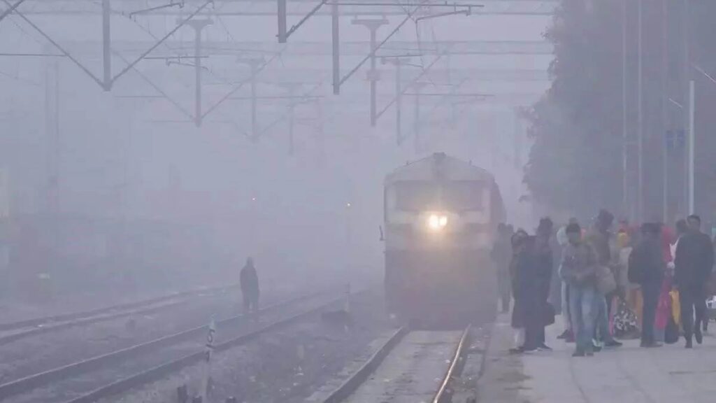 22_11_2024-delhi_train_23835378_12172583