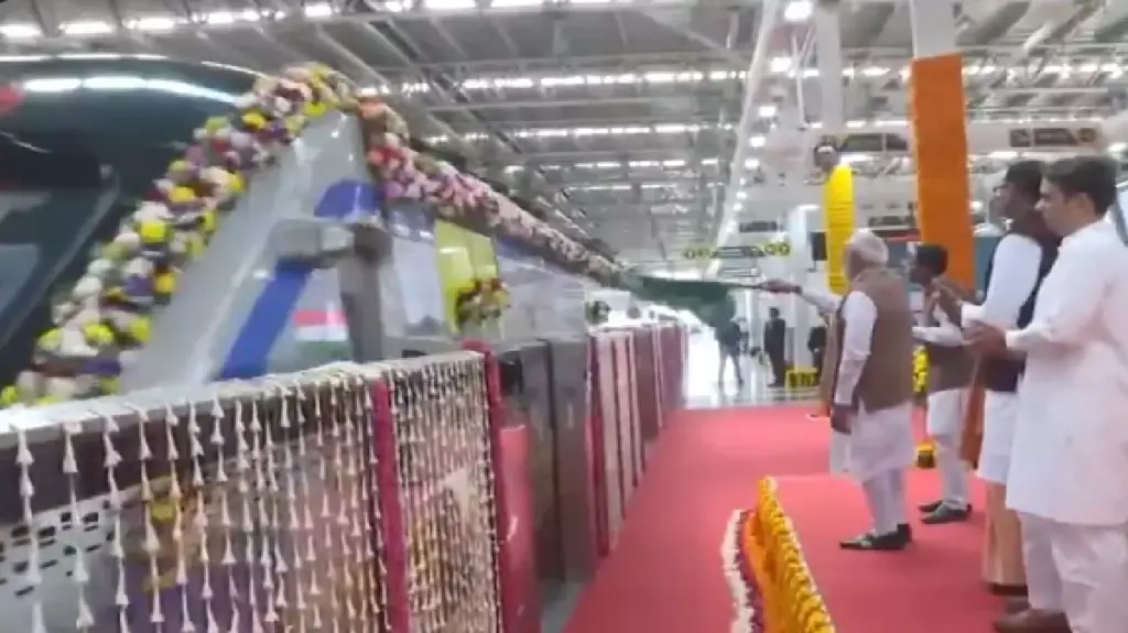 94070-pm-modi-flags-off-meerut-metro