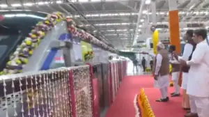 94070-pm-modi-flags-off-meerut-metro