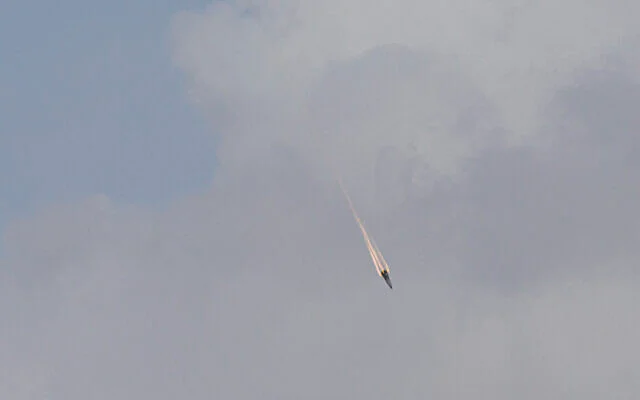 F260320YS116-640x400