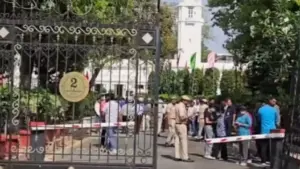 110526-delhi-assembly-gate