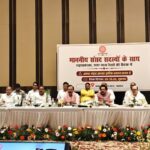 आगरा रेल मंडल में  विकास एवं यात्री सुविधाओं के विस्तार पर मंथन, महाप्रबंधक नरेश पाल सिंह की उपस्थिति में सांसदों के साथ महत्वपूर्ण बैठक हुई आयोजित